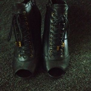 VINCE CAMUTO Gordon Blk Leather Open Toe Lace Ups